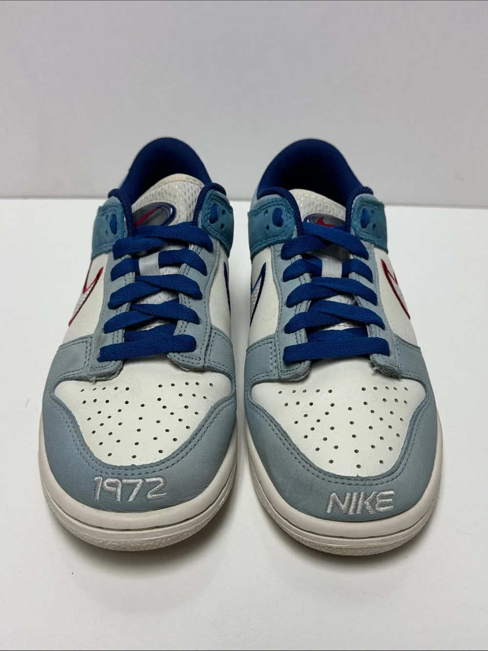 Nike Kids Low-Top Sneakers in White, Light Blue, Navy & Red